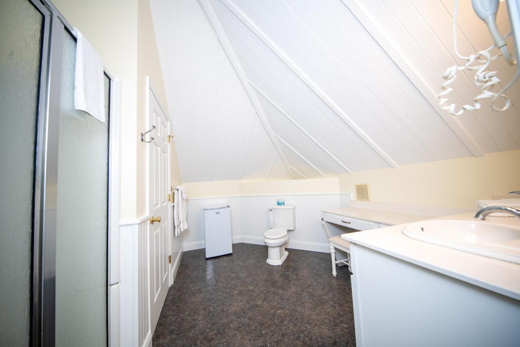 The Edenton Collection-The Granville Queen Inn Room photo