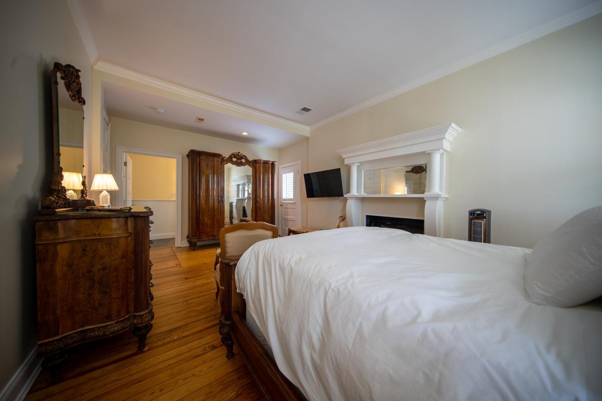 The Edenton Collection-The Granville Queen Inn Room photo